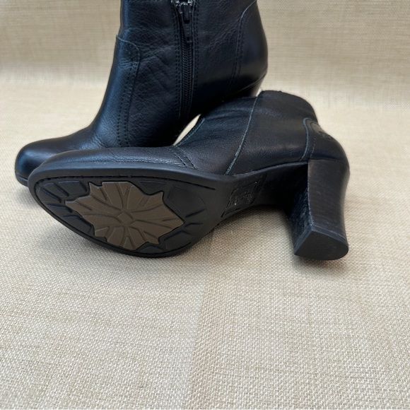 Born 'Claire' Black Leather Short Booties Boots - Picture 8 of 13